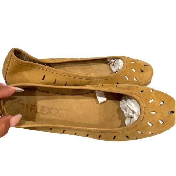 The Flexx Perforated Tan Loafer - Picture 2 of 5